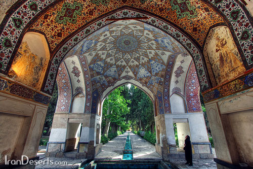 http://www.irandeserts.com/pics-6/kashan-7big.jpg