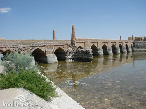 پل باستانی ورزنه