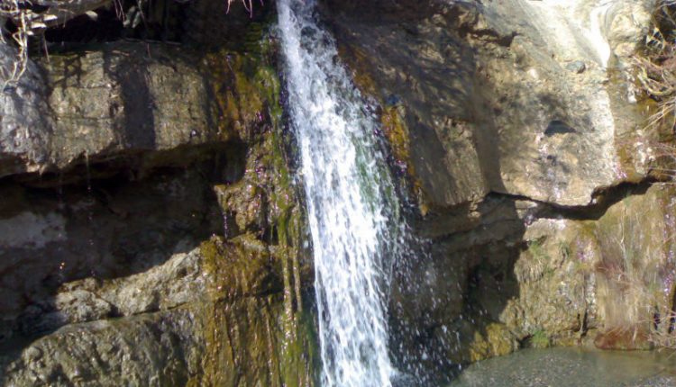 آبشار کنده گاو (گنده آب)، نهبندان، عکس از ایمان نخعی