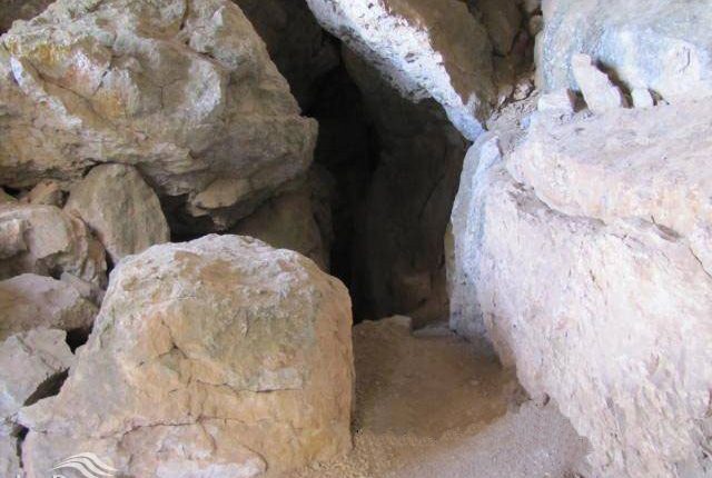 غار آقداش، ساوه