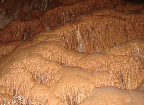 غار تنگه خراجی، شهرکرد، عکس از گروه چکاد