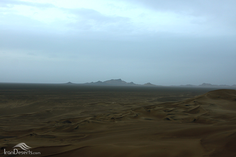 چاله مرکزی لوت و کوه ملک محمد، عکس از امید میرجلالی