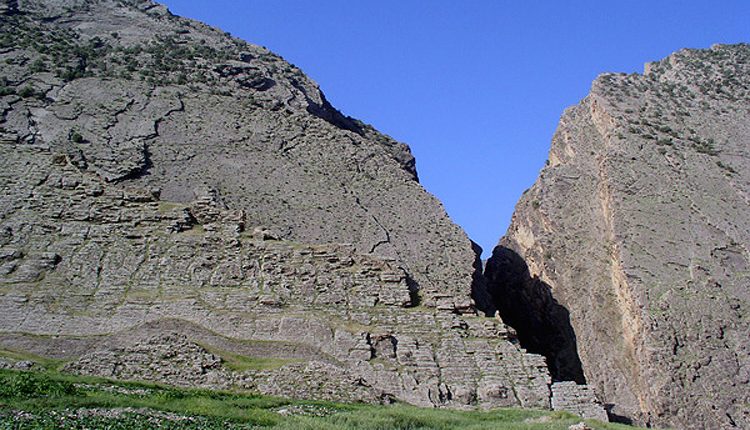 تنگ بهرام چوبین، دره شهر