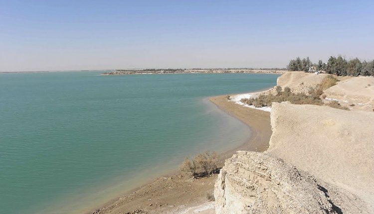 دریاچه‌ های چاه نیمه