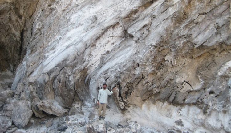 گنبد نمکی داربست، بستک