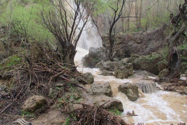 آبشار اوزان، شاهین دژ