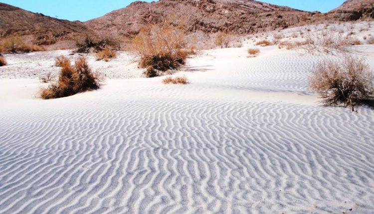 بیابانهای اطراف دق مهریز