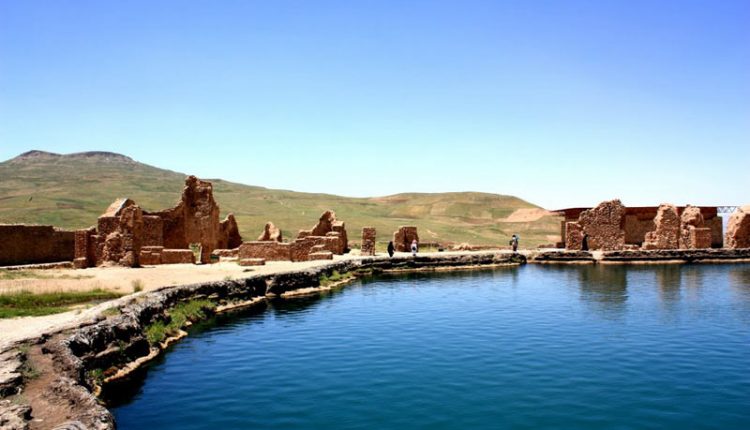 دریاچه تخت سلیمان، تکاب