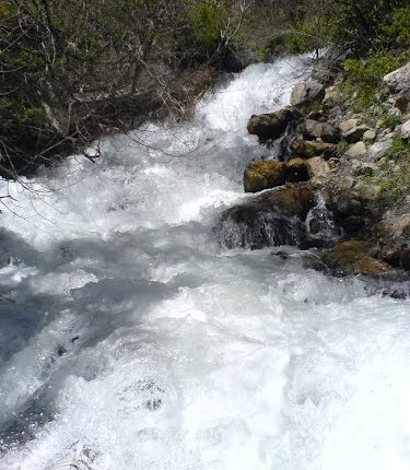 آبشار او اسپید (آب سفید)، گندمان