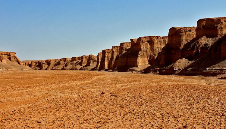 دیواره عمودی خشکرود