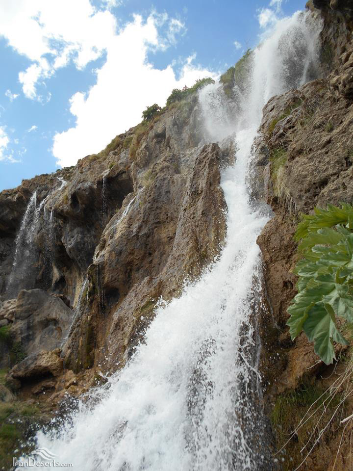 آبشار قو (سفید آب)، دشت لار، عکس از علی موسوی